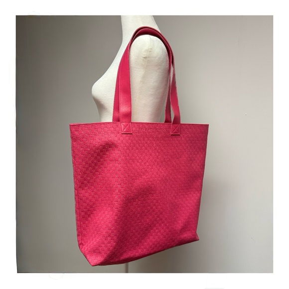 Bath & Body Works Handbags - 🤍 Bath & Body Works Pink Quilted Tote Bag